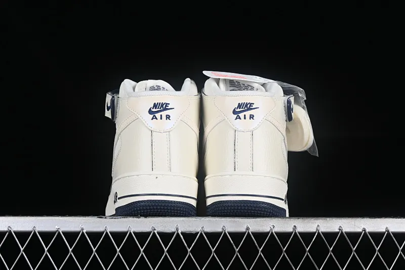 All categories Nk Air Force 1 Air Force series Nk Air Force 1 Mid Air Force mid-top Nk Air Force 1'07 Mid dark blue pearlescent small hook Air Force One mid-top casual sneakers SG2356-801